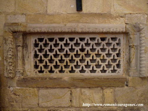 SEPULCRO MUDEJAR EN MURO SUR